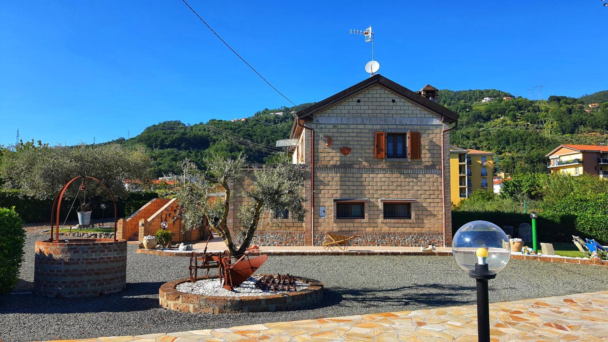 Spicchio Di Luna - Casa Vacanze Albiano Magra Luaran gambar