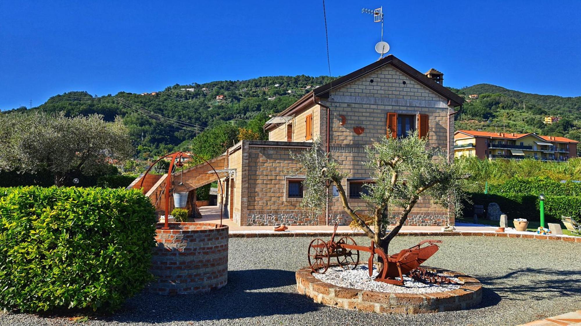 Spicchio Di Luna - Casa Vacanze Albiano Magra Luaran gambar
